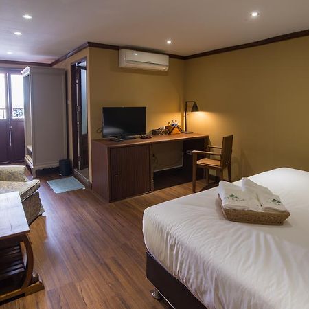 Hotel At Ease Bijou à Chiang Mai Extérieur photo