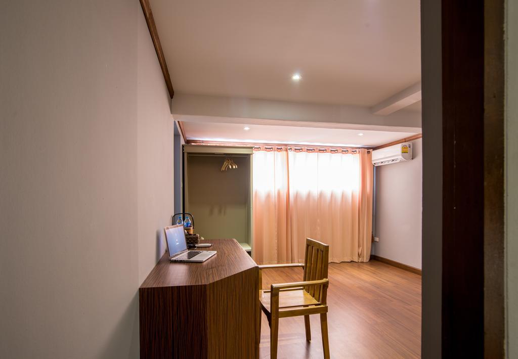 Hotel At Ease Bijou à Chiang Mai Chambre photo
