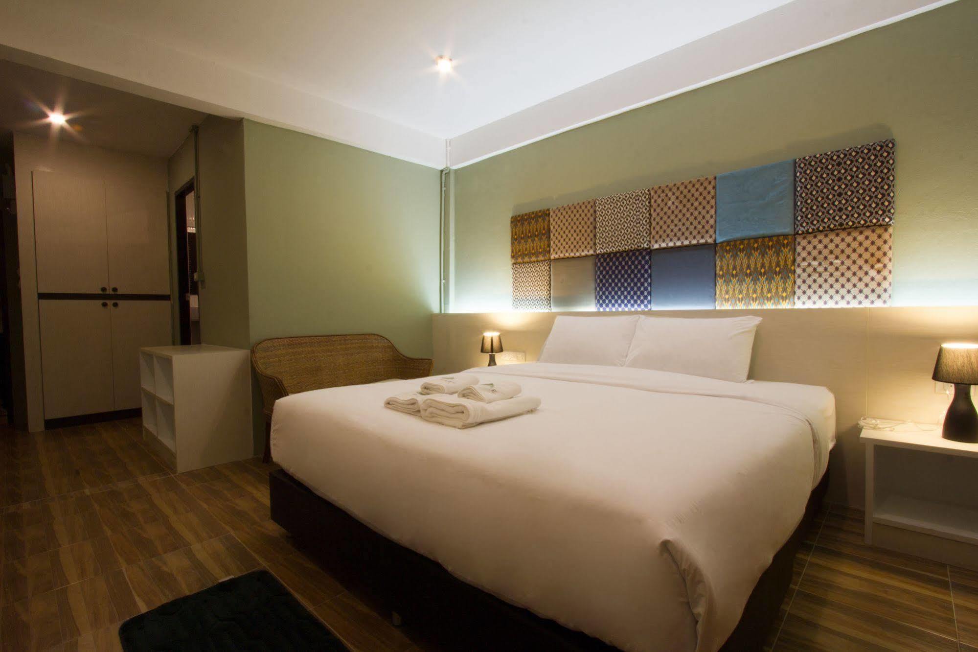 Hotel At Ease Bijou à Chiang Mai Extérieur photo